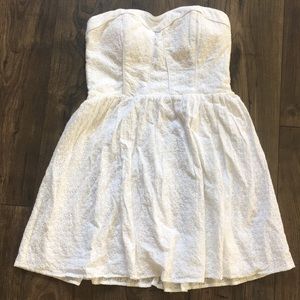 WHITE STRAPLESS DRESS